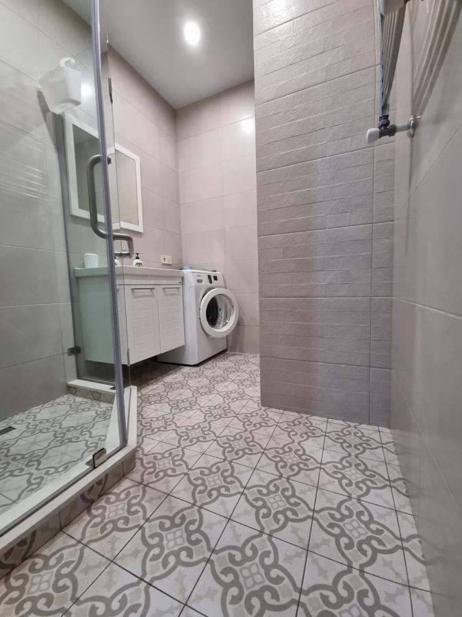 באטומי Apartment By The Sheraton מראה חיצוני תמונה