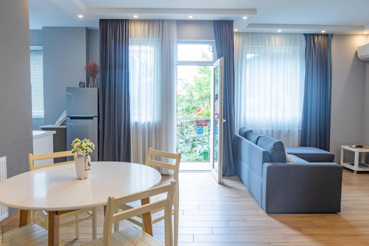 באטומי Apartment By The Sheraton מראה חיצוני תמונה