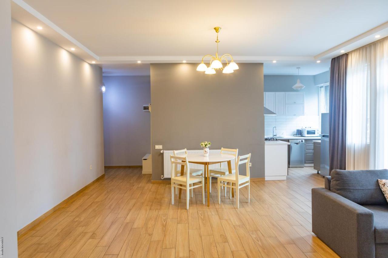 באטומי Apartment By The Sheraton מראה חיצוני תמונה